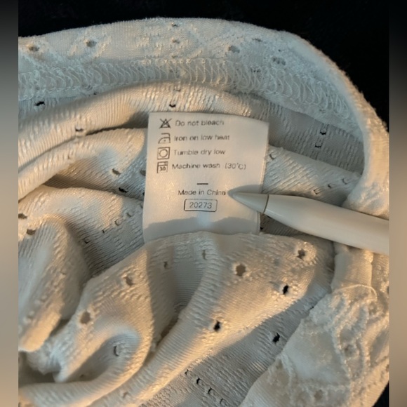 Elegant White Eyelet Ruffle Sleeve Top, Women’s Size M - Picture 6 of 9